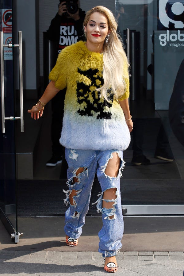 Rita Ora in very trendy jeans